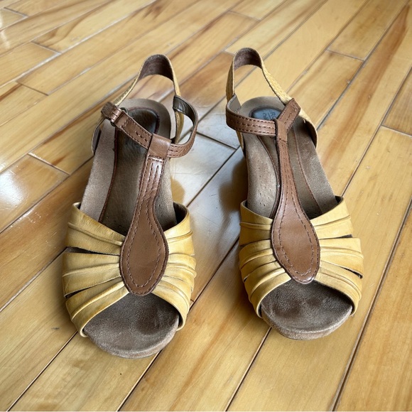 Rockport leather low wedge sandals two toned tan size 8 - Picture 1 of 9